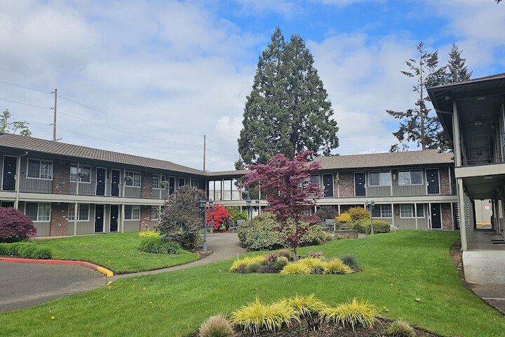 Hotel Exterior 27 of 45