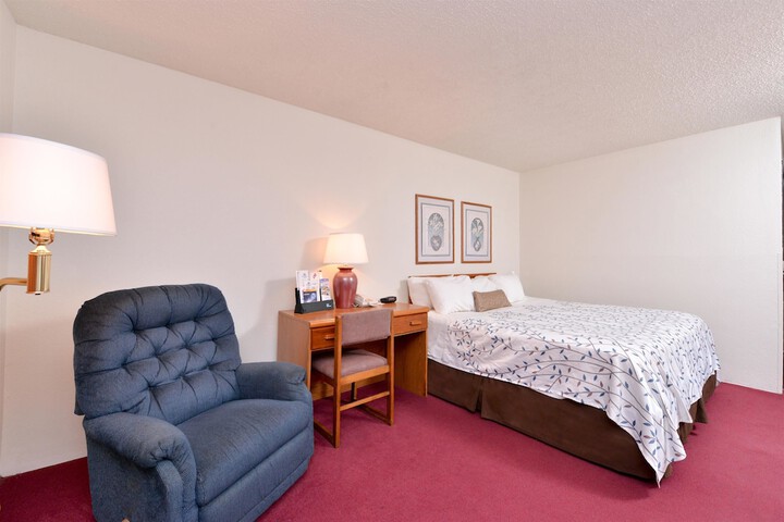 Room 13 of 16
