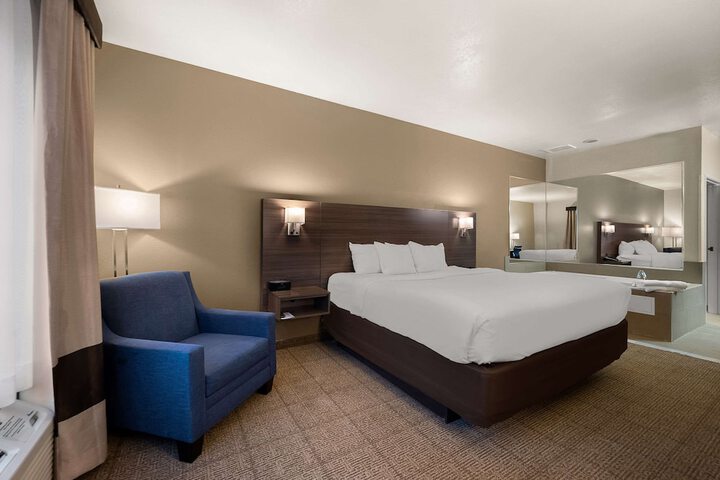 Room 21 of 38