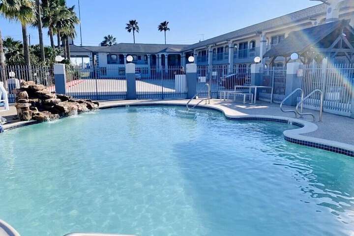 Sunrise Inn & Suites