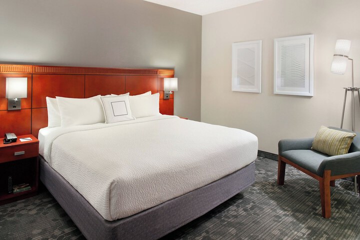 Courtyard by Marriott Raleigh / Cary