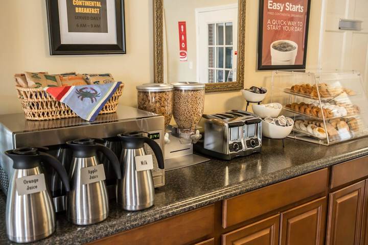 Breakfast/Coffee Service 26 of 29