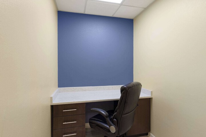Business Center 39 of 39