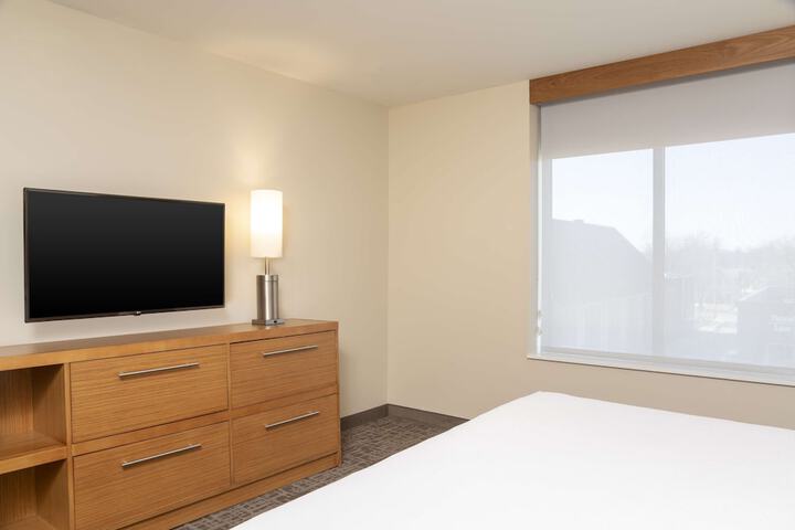 Room 34 of 40