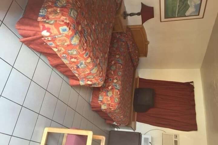 Room 4 of 5