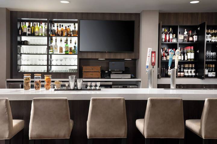 Lounge 41 of 46