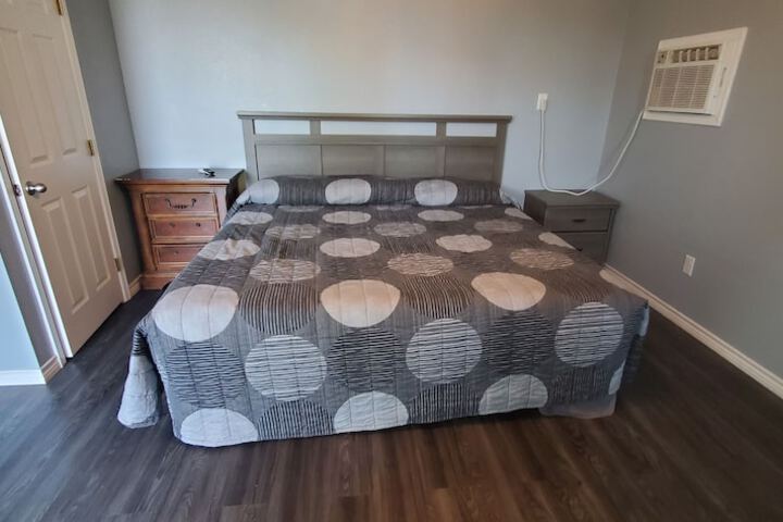 Room 8 of 22