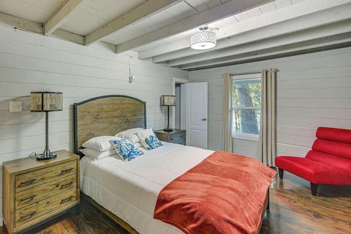 Game Room Trails! 30-acre Lakefront Streetman Gem