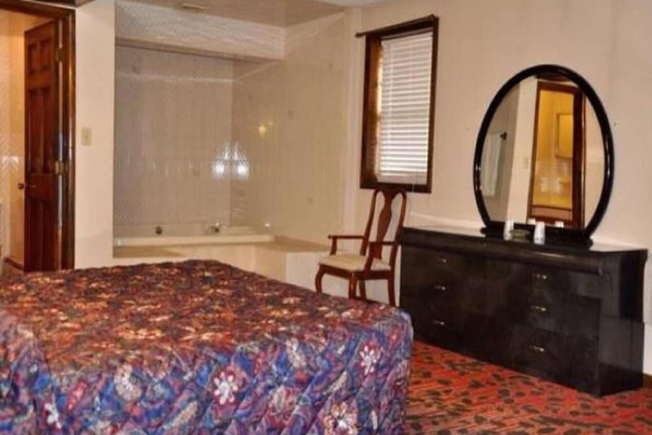 Room 23 of 35