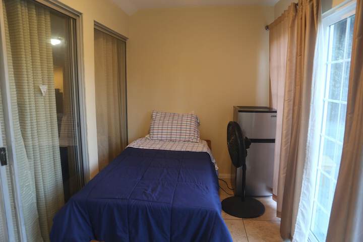 Room 12 of 33