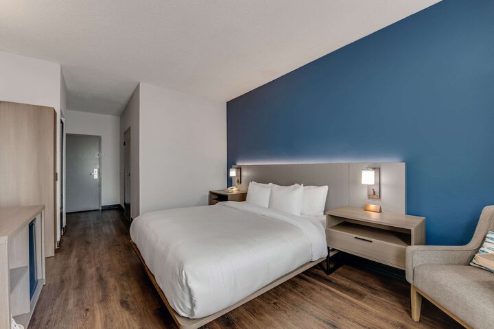 Room 18 of 37