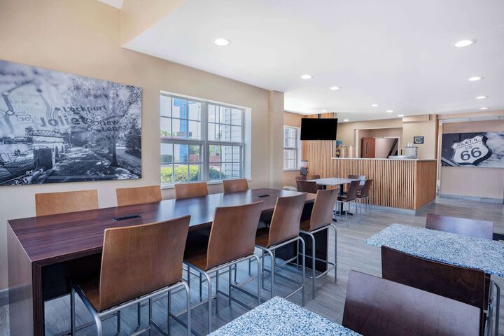 Breakfast/Coffee Service 32 of 40