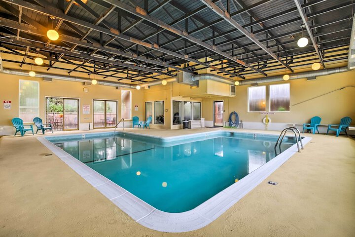 Lincoln City Condo: Pool Access Walk to Beach!