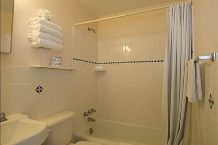 Room 9 of 27