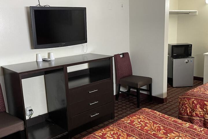 Room 8 of 13