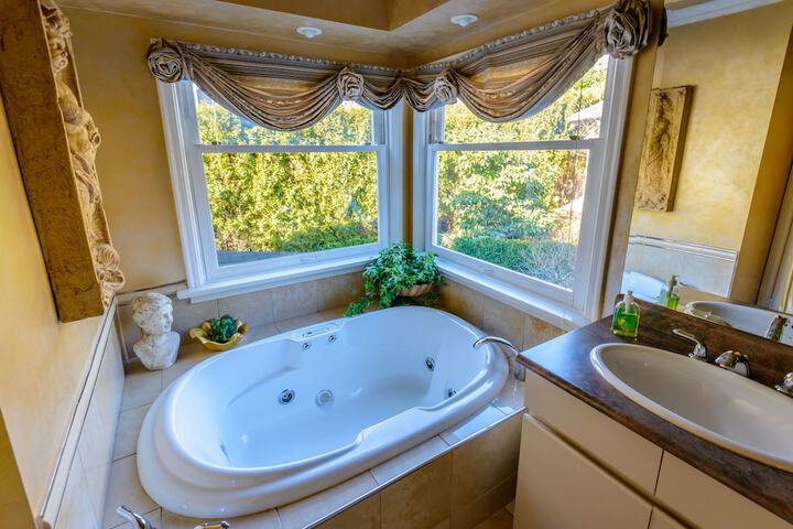 Hot Tub 78 of 80