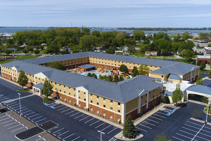 Cedar Points Express Hotel