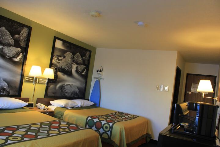 Room 13 of 28