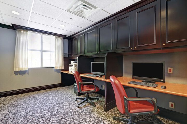 Business Center 44 of 47