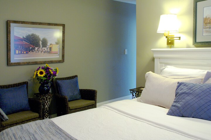 Simcoe Suites on the Henley B & B