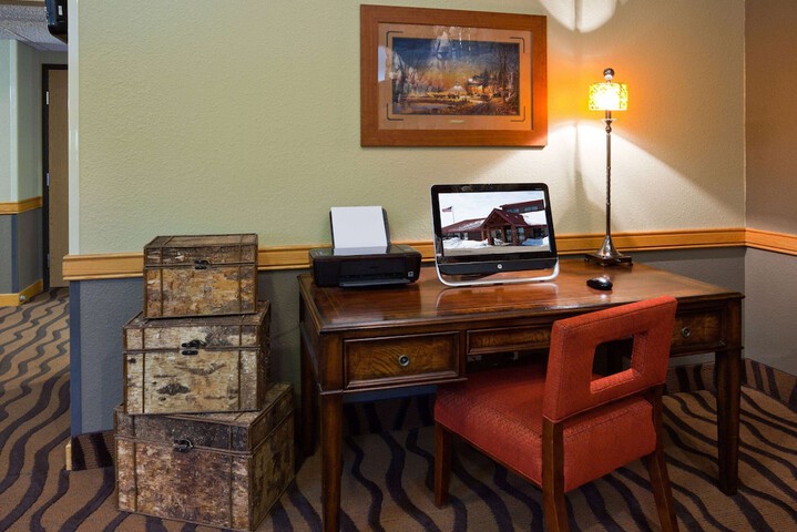 Business Center 14 of 14