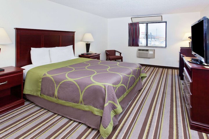 Room 33 of 41