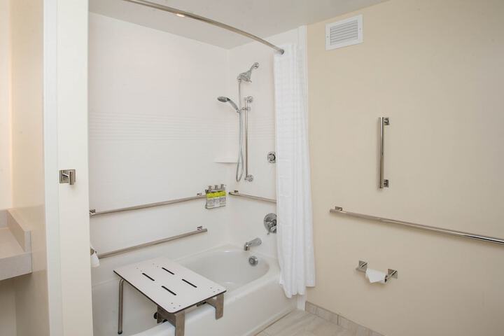 Candlewood Suites Cleveland South - Independence by IHG