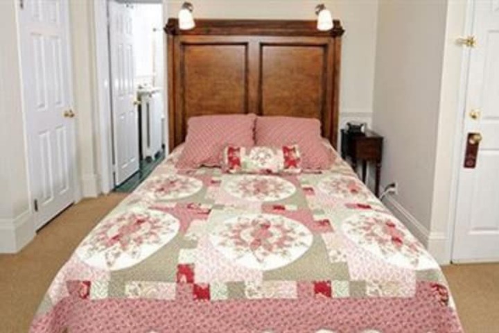 Room 100 of 140