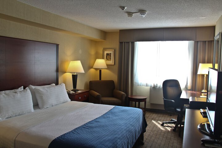 Room 32 of 48