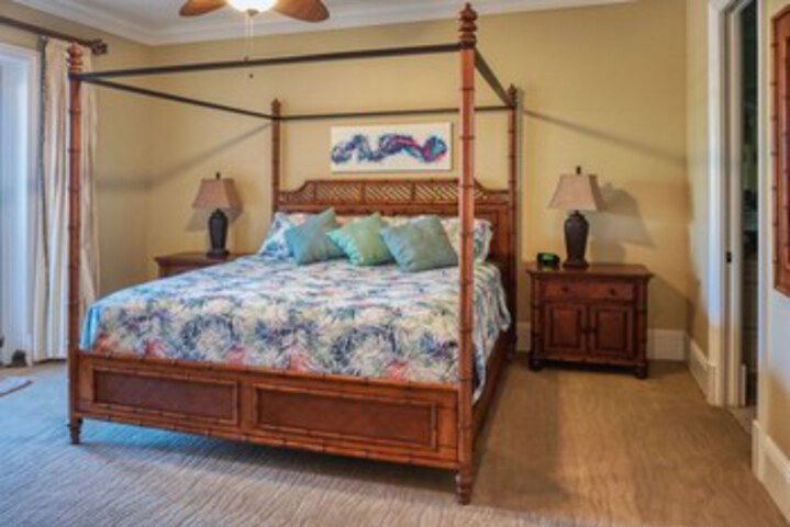 Tierra Verde St. Petersburg Waterfront Estate by Techtravel