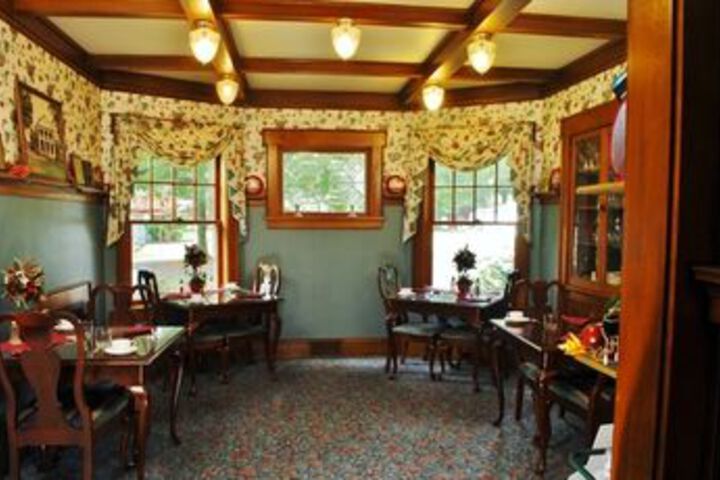 Arbor Hill Inn