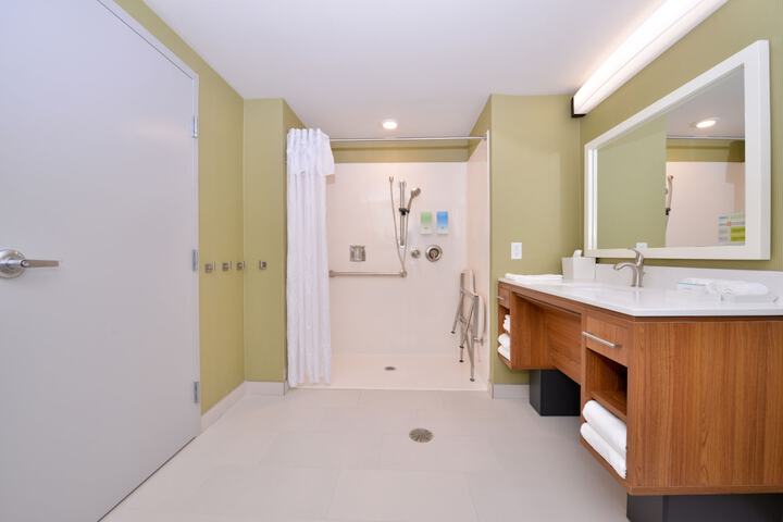 Room 14 of 40