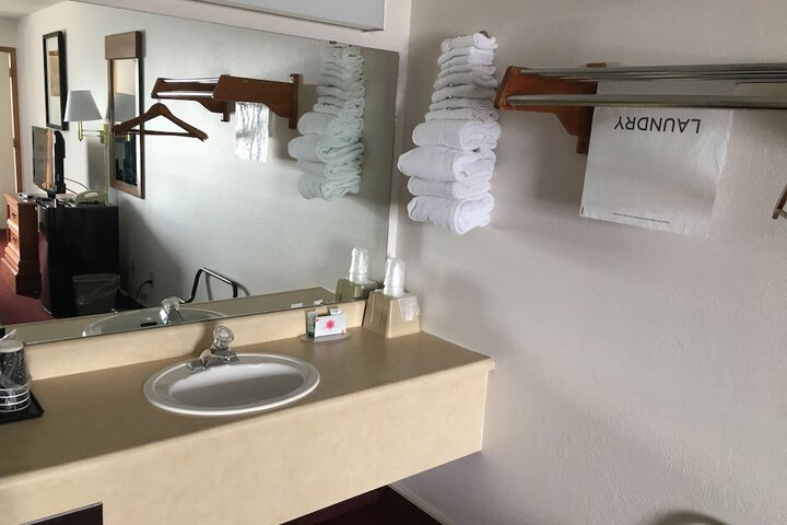 Room 10 of 11