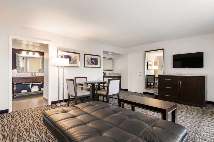 Room 16 of 60