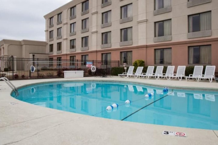 BridgePointe Hotel & Marina