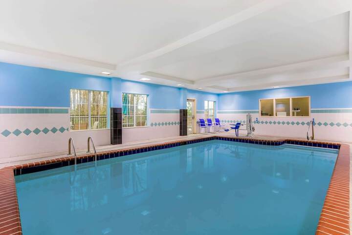 La Quinta Inn & Suites by Wyndham Fultondale Birmingham N