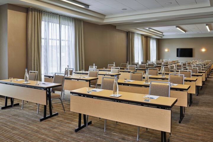 Four Points by Sheraton Fargo Medical Center