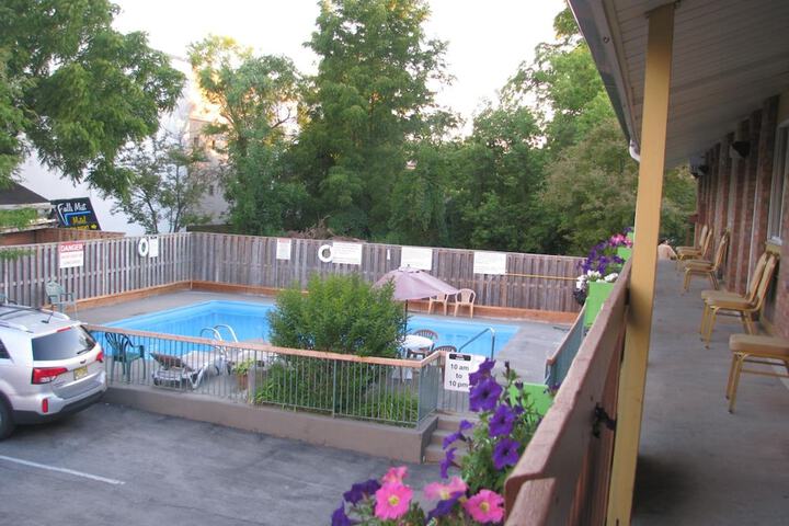 Pool 12 of 64