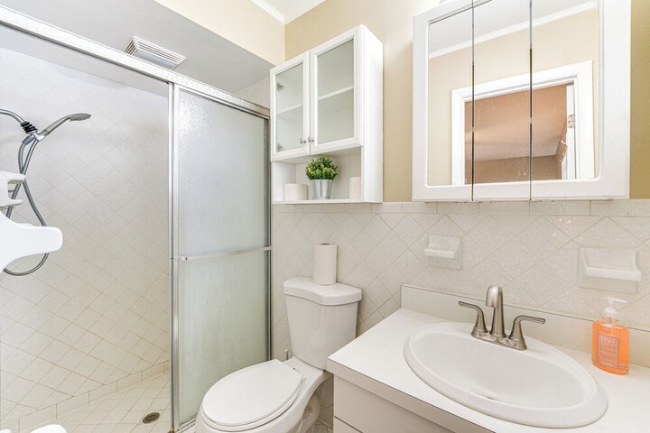 Spacious Tavares Home w / Private Outdoor Oasis!