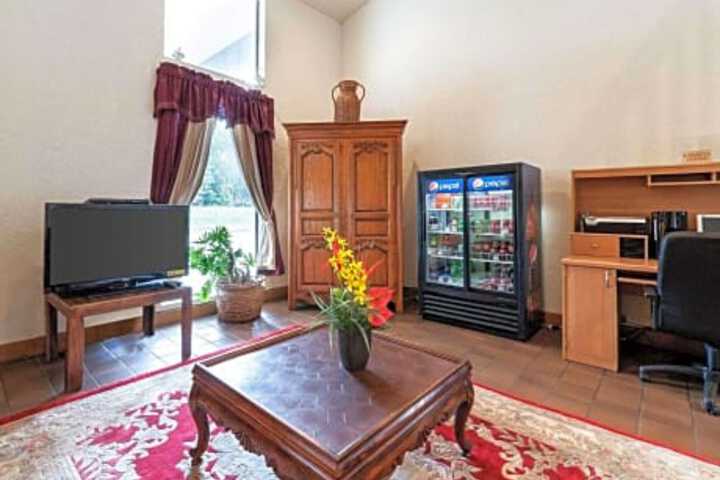 Jasper Inn & Suites
