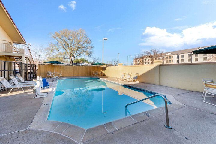 Pool 2 of 30