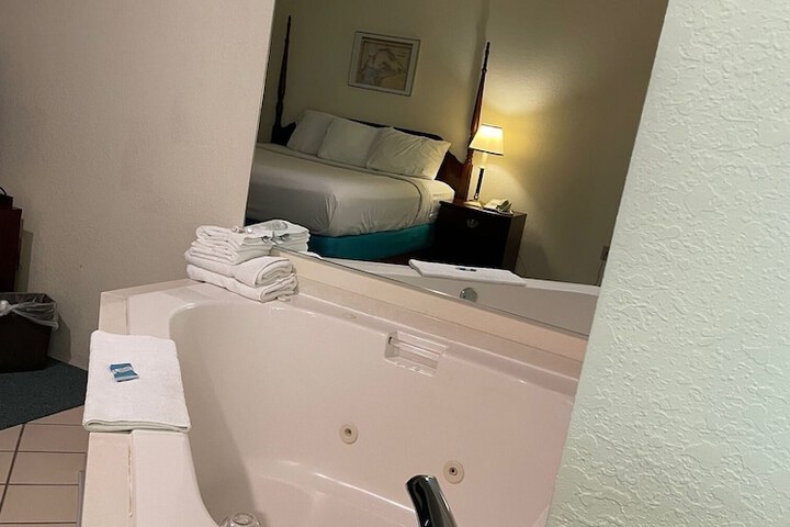 Room 50 of 87