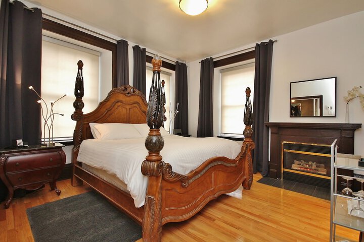 Room 32 of 74