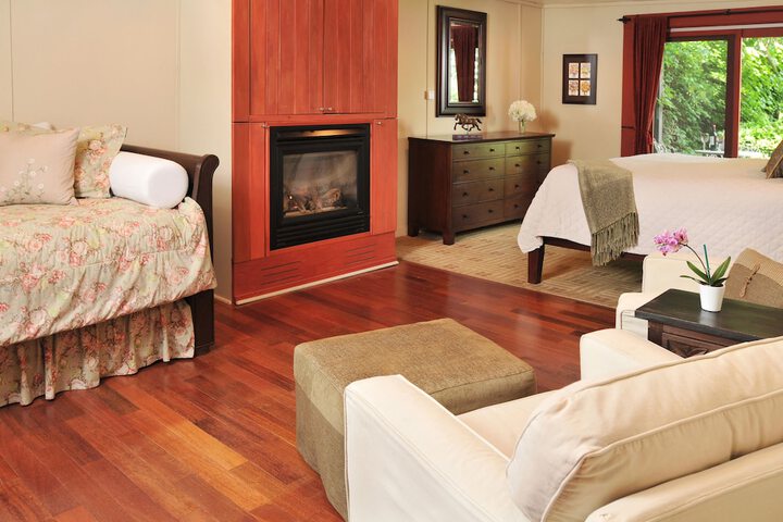 1795 Acorn Inn B & B