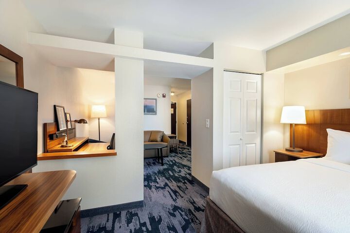 Room 25 of 40