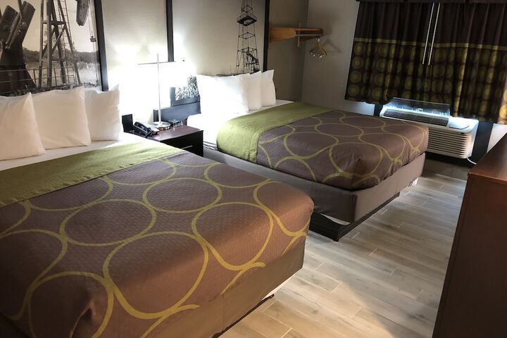 Super 8 by Wyndham Bedford DFW Airport West