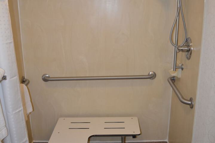 Holiday Inn Express & Suites Lancaster by IHG