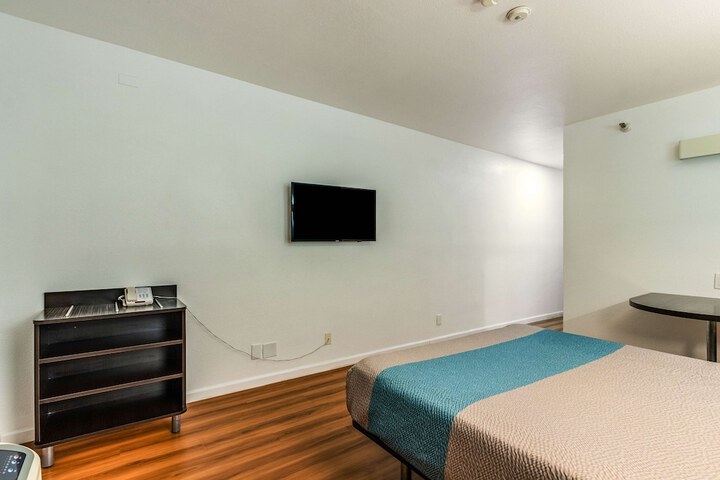 Room 15 of 37