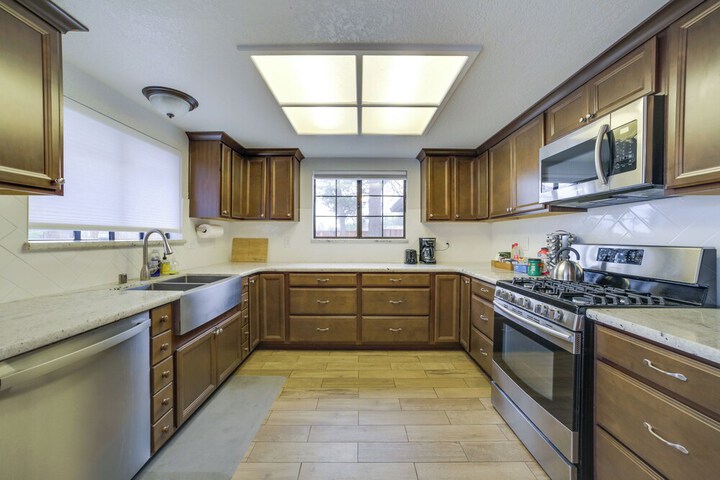 Pet-friendly Hollister Getaway w / Grill!