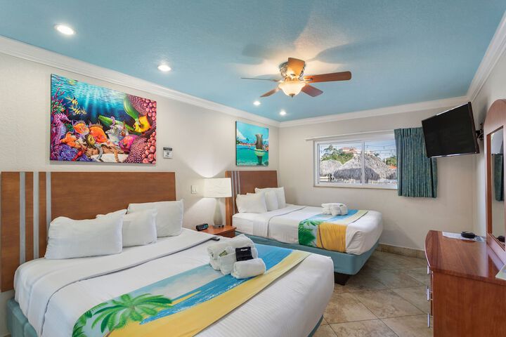 Bay Palms Waterfront Resort - Hotel and Marina